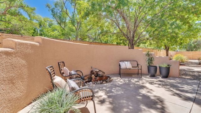 2742 Rio Grande Boulevard NW, Albuquerque, NM 87104