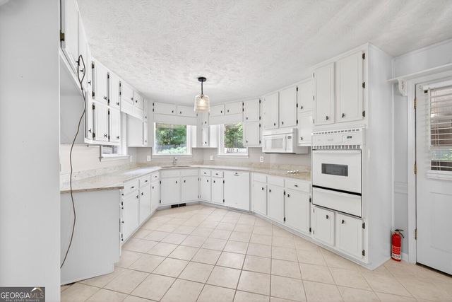 205 Allie Drive, Mcdonough, GA 30252
