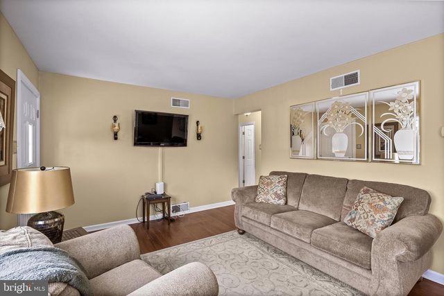 74 N CHESTER AVENUE, Riverside, NJ 08075