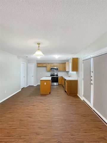 303 Quail Meadows Lane, Arlington, TX 76002