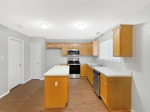 303 Quail Meadows Lane, Arlington, TX 76002