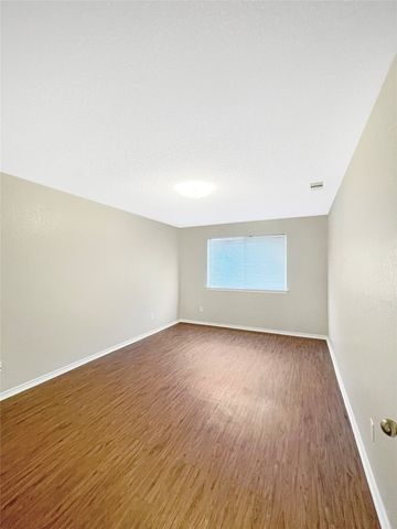 303 Quail Meadows Lane, Arlington, TX 76002