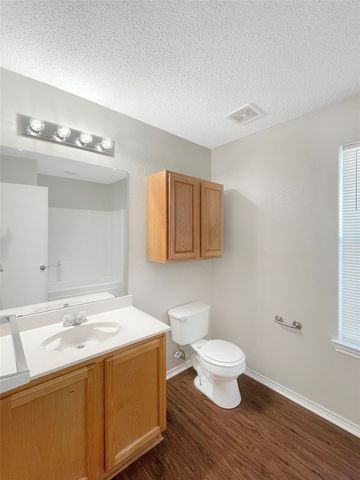 303 Quail Meadows Lane, Arlington, TX 76002