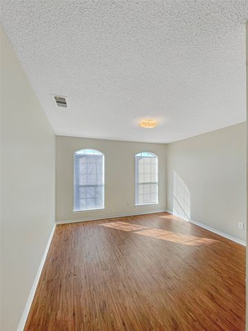 303 Quail Meadows Lane, Arlington, TX 76002