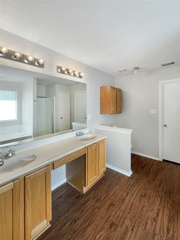 303 Quail Meadows Lane, Arlington, TX 76002