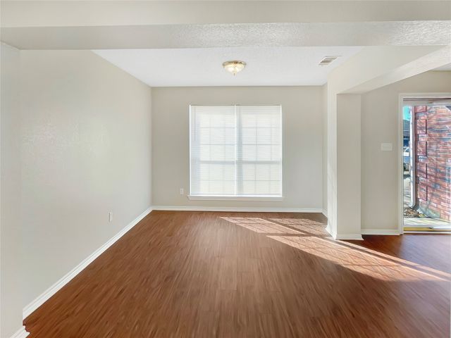 303 Quail Meadows Lane, Arlington, TX 76002