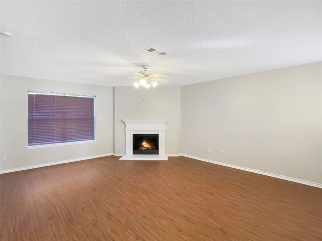 303 Quail Meadows Lane, Arlington, TX 76002