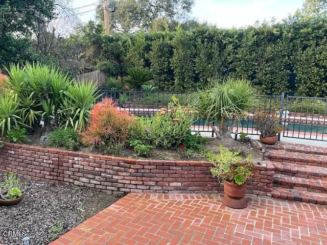 1943 Tondolea Lane, La Canada Flintridge, CA 91011