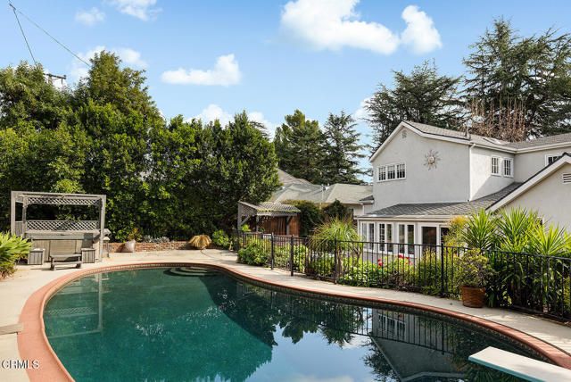 1943 Tondolea Lane, La Canada Flintridge, CA 91011
