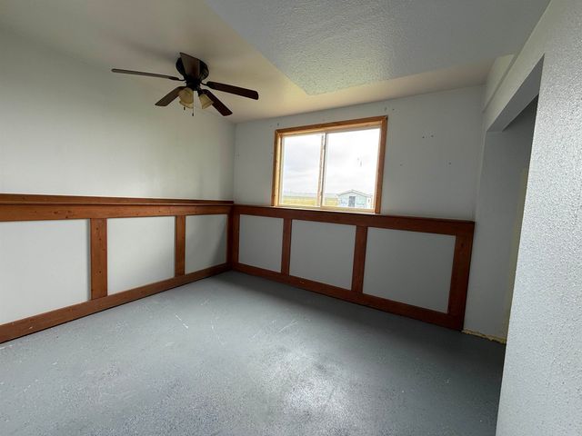 1804 14th Ave, Williston, ND 58801