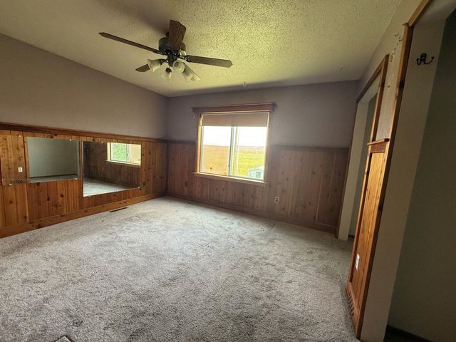 1804 14th Ave, Williston, ND 58801