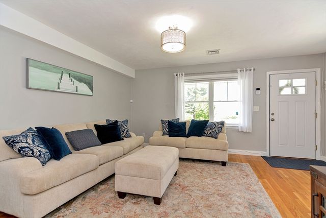 28 Richardson St 1, Wakefield, MA 01880