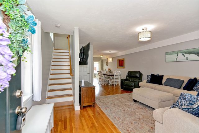 28 Richardson St 1, Wakefield, MA 01880