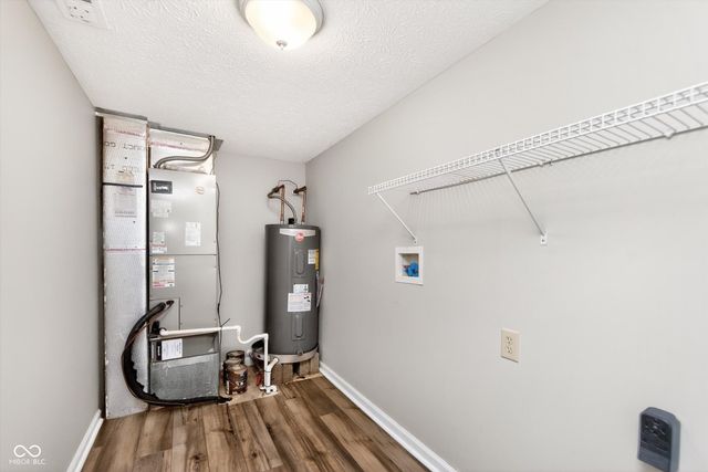 10705 Snowdrop Way, Indianapolis, IN 46235