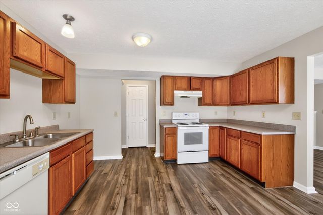 10705 Snowdrop Way, Indianapolis, IN 46235