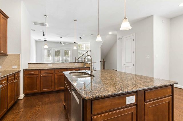 2811 Clay Street, Houston, TX 77003