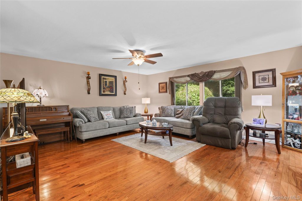 148 Flintlock Way G, Yorktown Heights, NY 10598 — photo 3