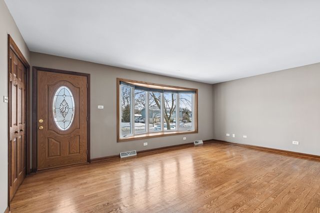 10506 S Michael Drive, Palos Hills, IL 60465