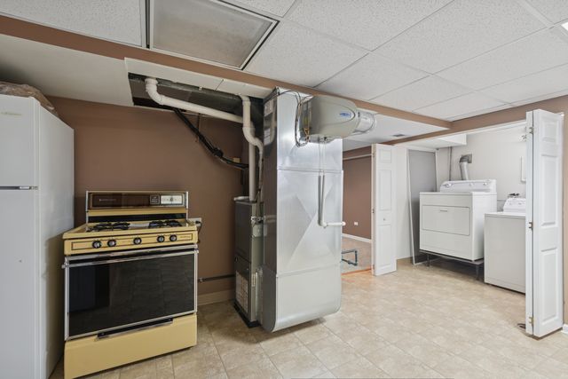 10506 S Michael Drive, Palos Hills, IL 60465