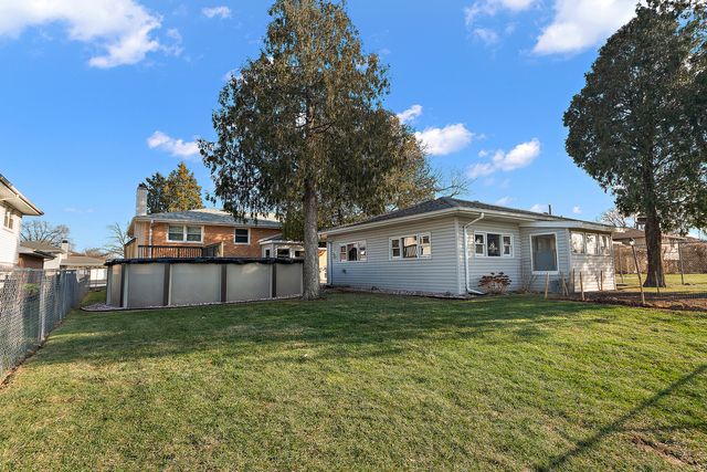 10506 S Michael Drive, Palos Hills, IL 60465