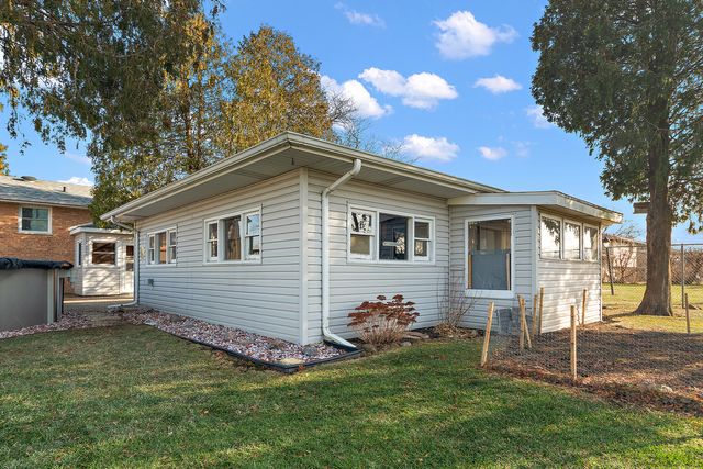 10506 S Michael Drive, Palos Hills, IL 60465