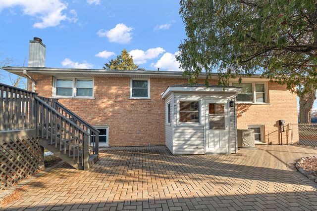 10506 S Michael Drive, Palos Hills, IL 60465