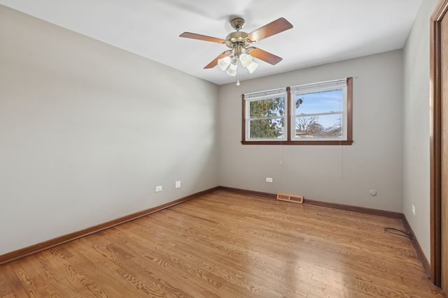 10506 S Michael Drive, Palos Hills, IL 60465