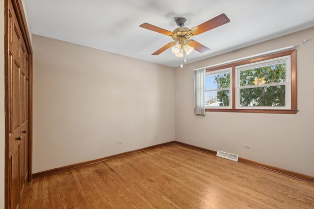 10506 S Michael Drive, Palos Hills, IL 60465