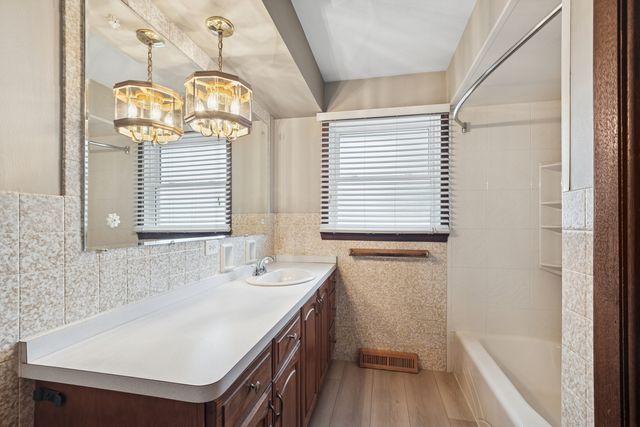 10506 S Michael Drive, Palos Hills, IL 60465