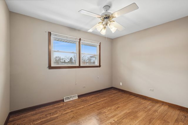 10506 S Michael Drive, Palos Hills, IL 60465