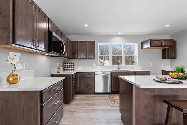 2652 LAWRENCE LANE, Neenah, WI 54956