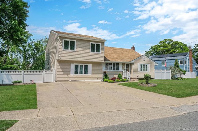 59 Maybrook Road, North Babylon, NY 11703