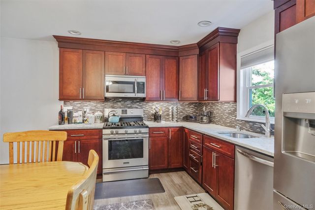59 Maybrook Road, North Babylon, NY 11703
