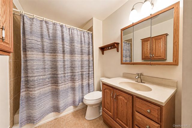 59 Maybrook Road, North Babylon, NY 11703