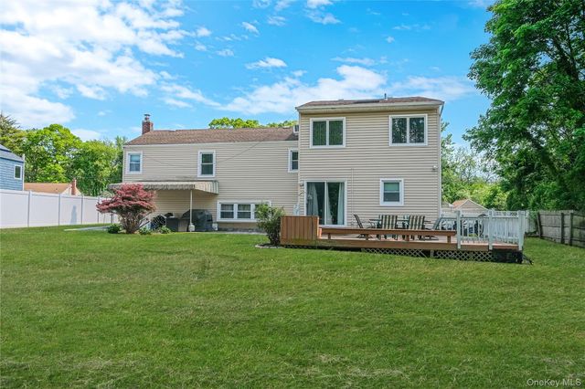 59 Maybrook Road, North Babylon, NY 11703