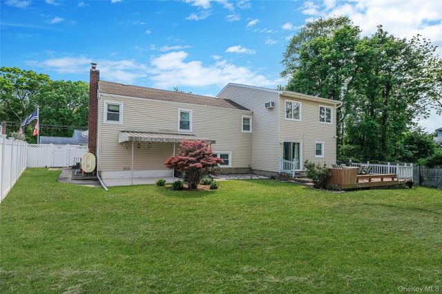 59 Maybrook Road, North Babylon, NY 11703