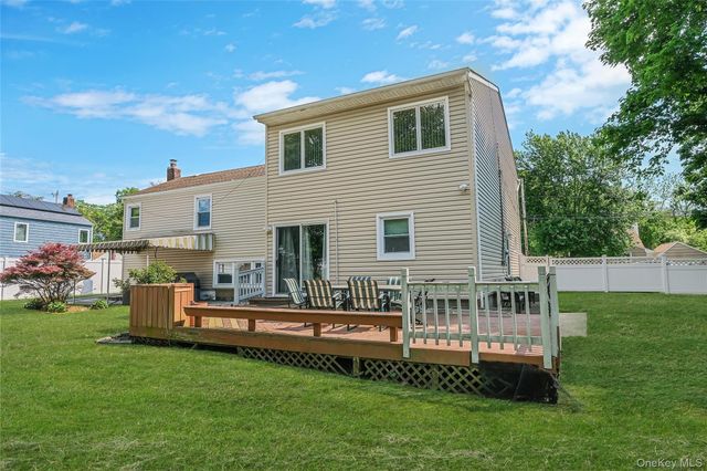 59 Maybrook Road, North Babylon, NY 11703