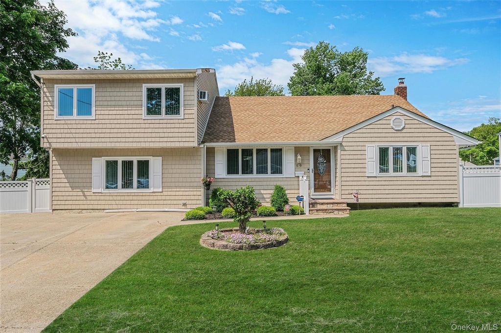 59 Maybrook Road, North Babylon, NY 11703