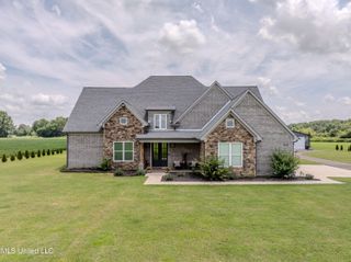 5626 S Robertson Gin Road, Hernando, MS 38632