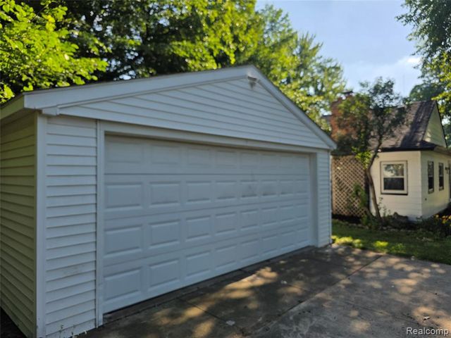 32251 Elmwood Street, Garden City, MI 48135