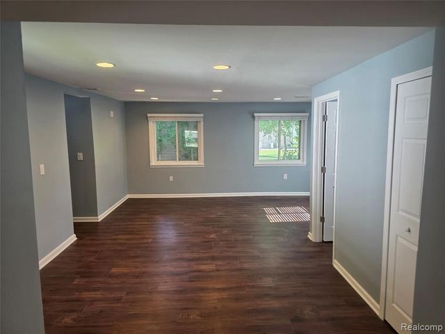 32251 Elmwood Street, Garden City, MI 48135