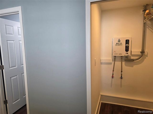 32251 Elmwood Street, Garden City, MI 48135