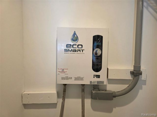 32251 Elmwood Street, Garden City, MI 48135