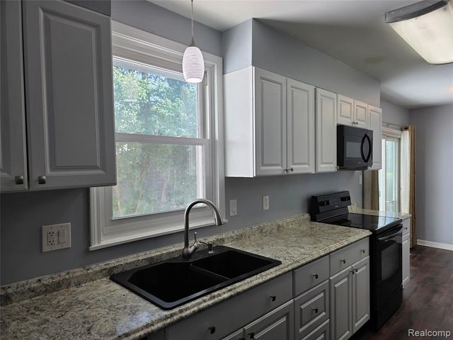 32251 Elmwood Street, Garden City, MI 48135