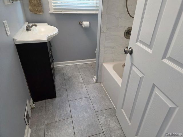 32251 Elmwood Street, Garden City, MI 48135