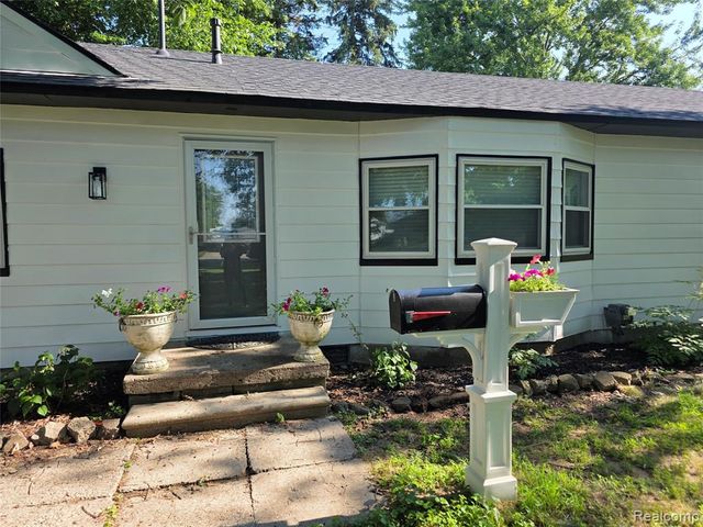 32251 Elmwood Street, Garden City, MI 48135