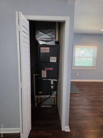 32251 Elmwood Street, Garden City, MI 48135