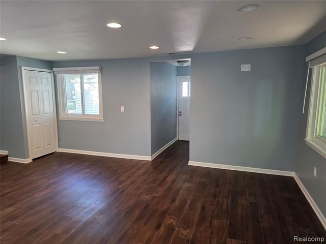 32251 Elmwood Street, Garden City, MI 48135