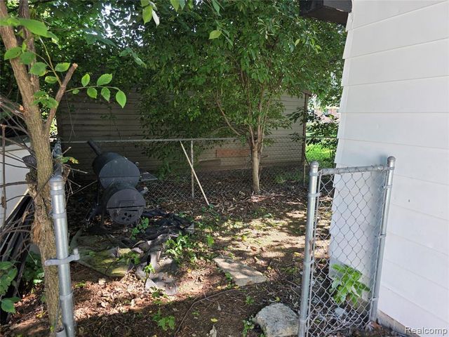 32251 Elmwood Street, Garden City, MI 48135