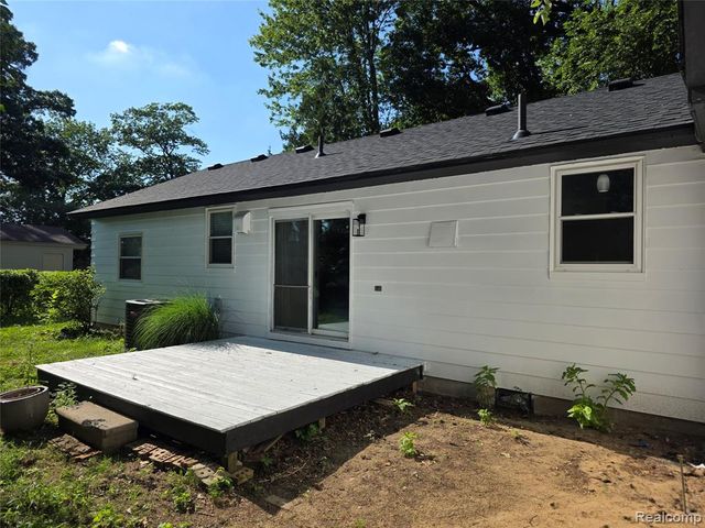 32251 Elmwood Street, Garden City, MI 48135